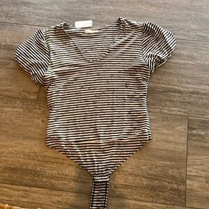 Striped bodysuit size large, cute puff sleeve